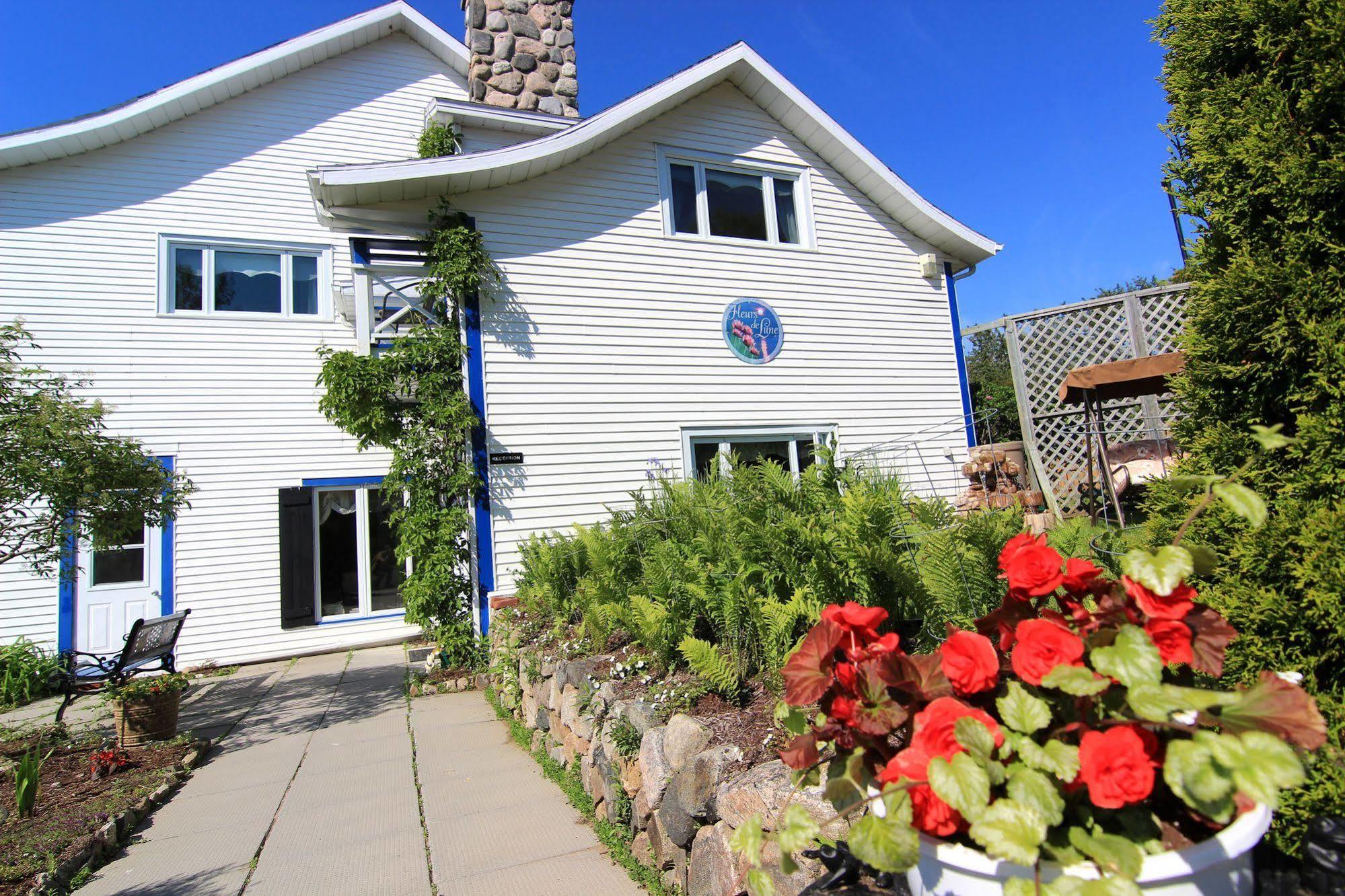 Auberge Fleurs De Lune La Malbaie Exteriör bild